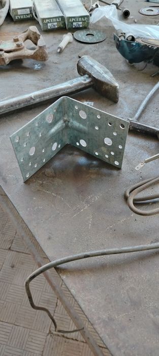 Крепеж для крышы стропил