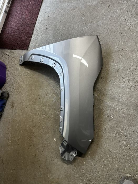 Aripă dreapta față toyota rav 4.