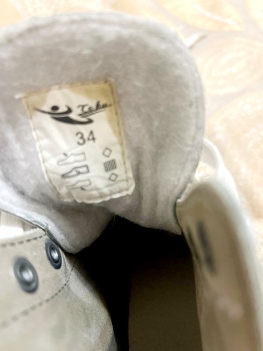 Коньки на девочку.