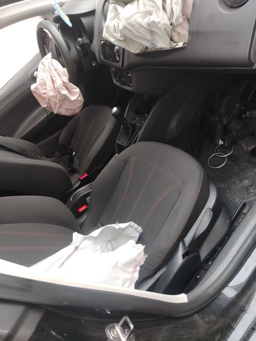 Vând Seat Ibiza avariat