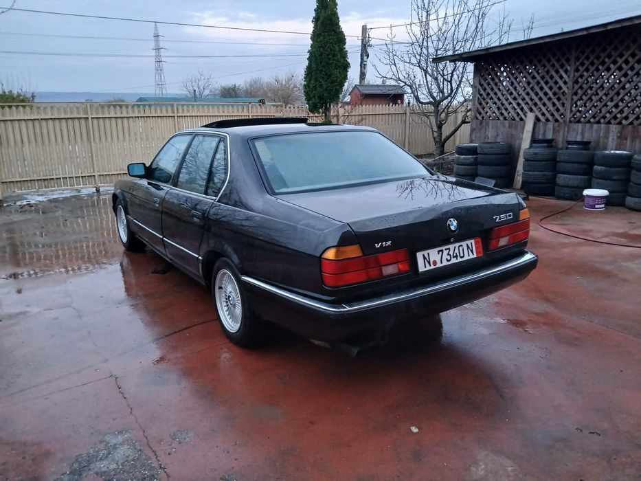 Bmw e32 750 v12.