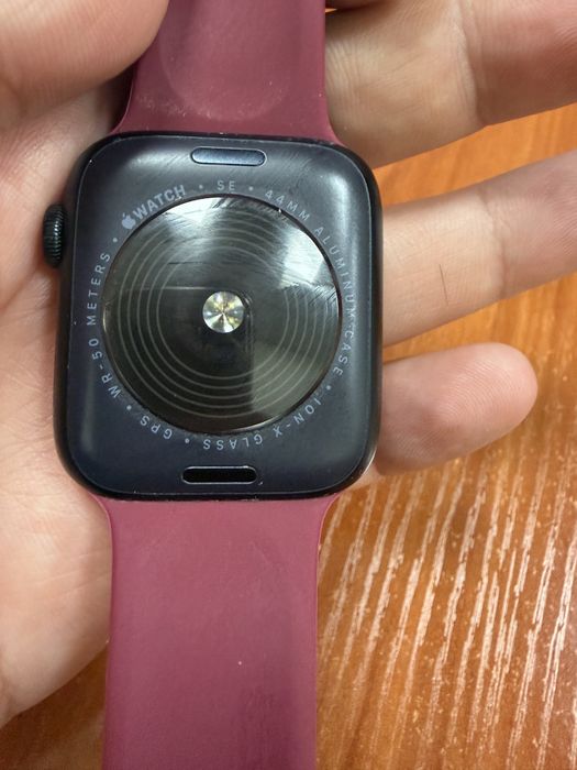Apple watch se gen2 gps акб 94%