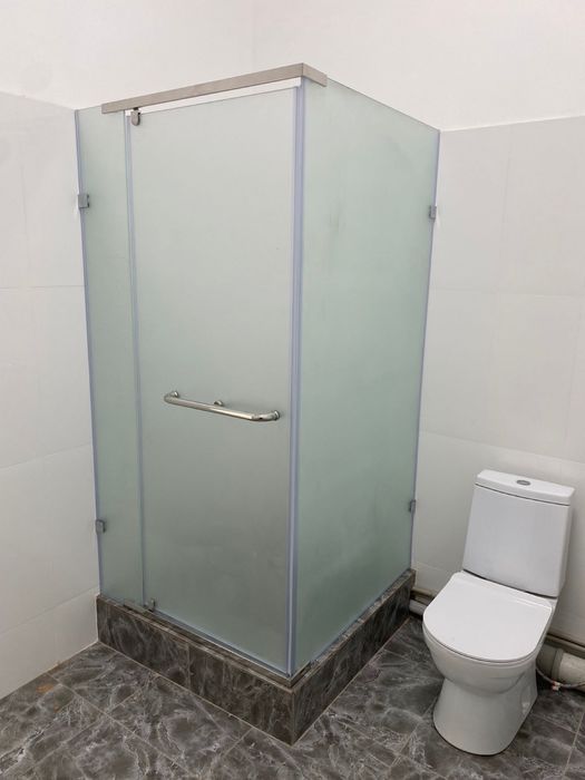 Стеклянные душевые кабины