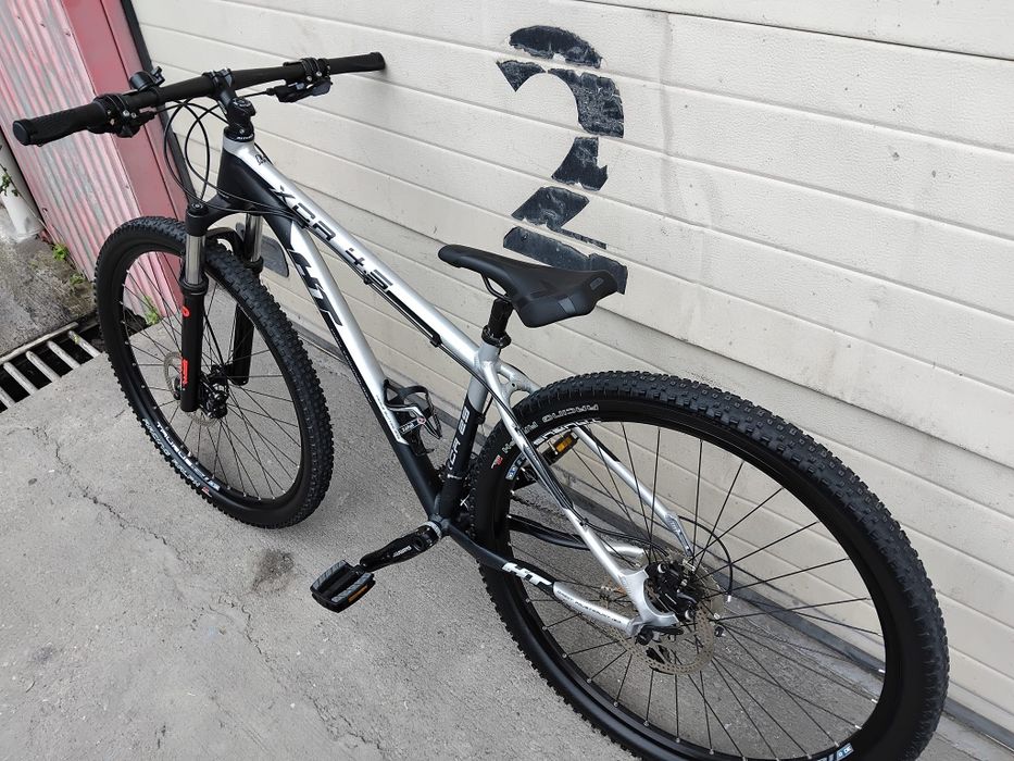 Vând bicicleta din aluminiu