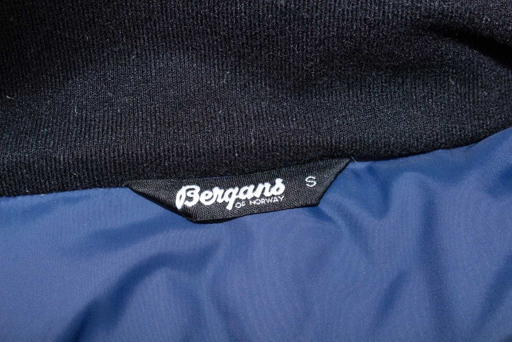 BERGANS Down Jacket оригинално мъжко пухено яке синьо пълнеж пух S