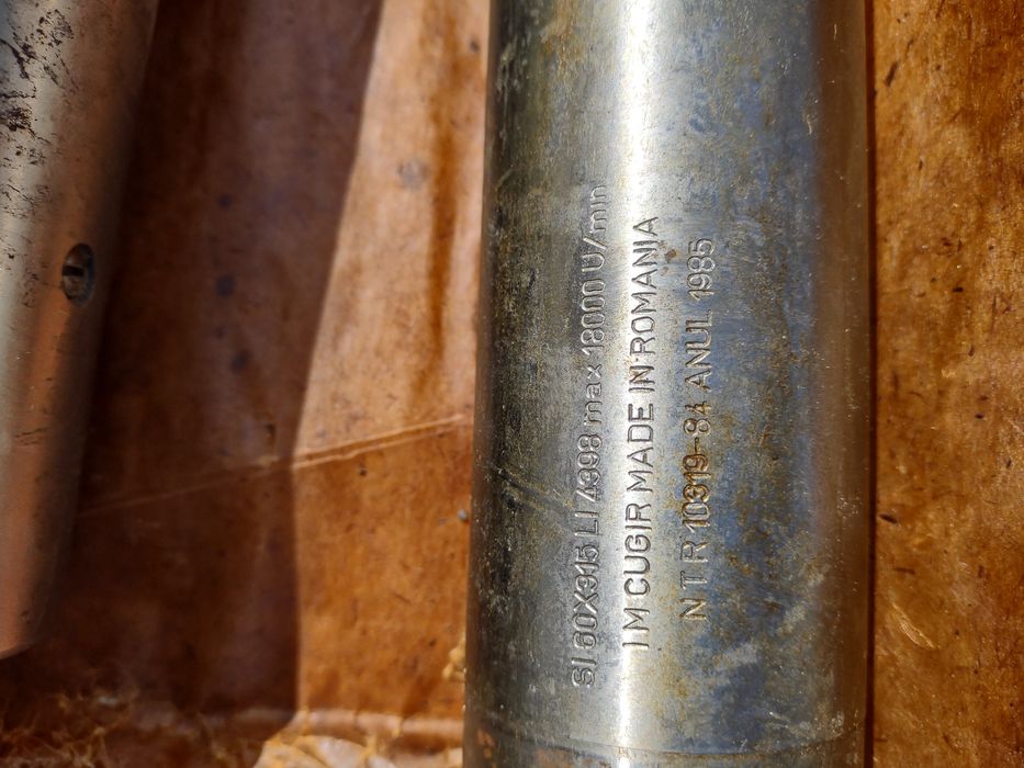 Broșă pentru mașini de rectificat