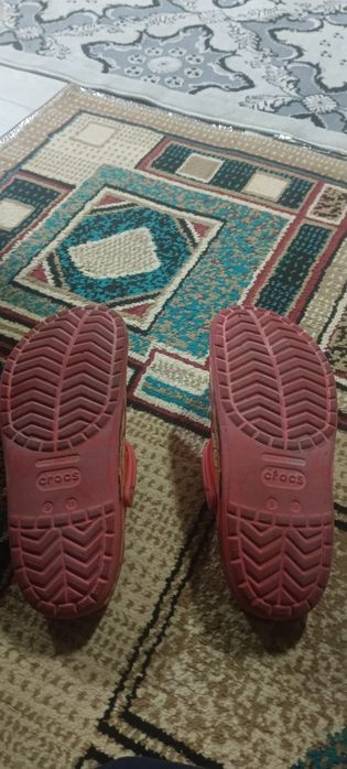 Продам кроксы макуин размер 42