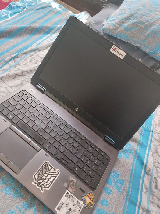 Hp noutbuk sotiladi holati zur qiz bola ishlatgan
