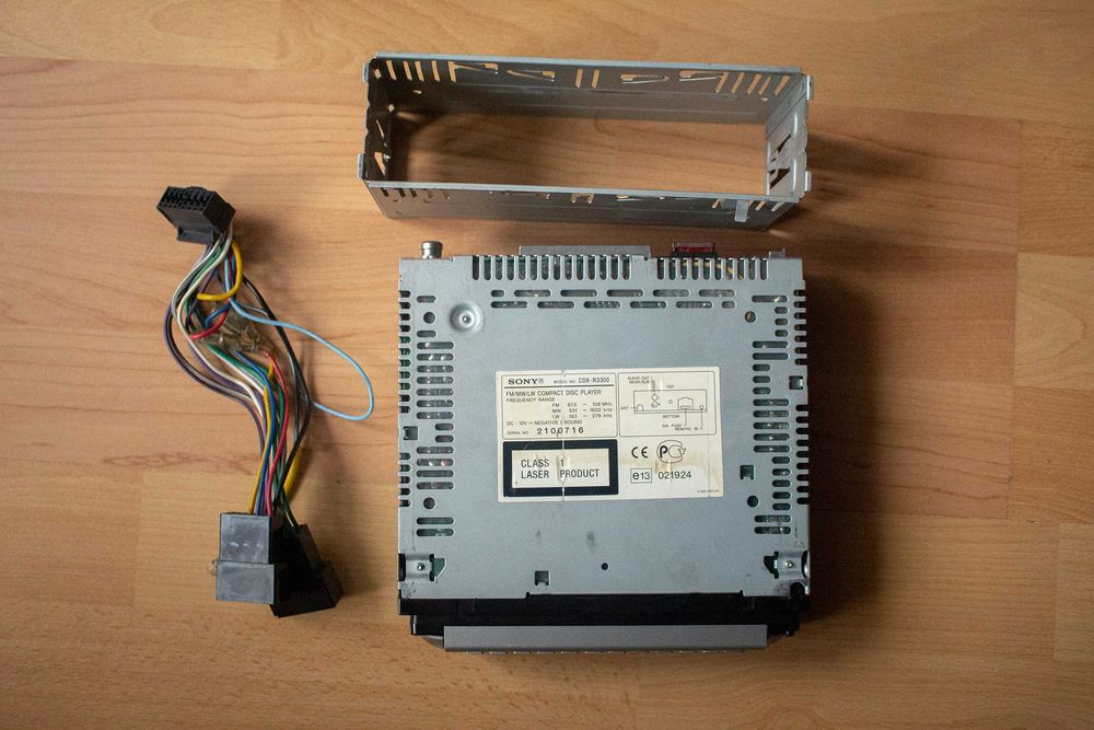 Sony CDX-R3300 радио и CD плеър