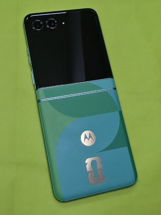КАТО НОВ 256GB Motorola razr FIFA World Cup 26 Edition Yettel Гаранция 2029г.
