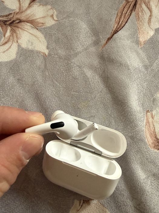 AirPods Pro (2-ро поколение) – оригинални, отлично състояние