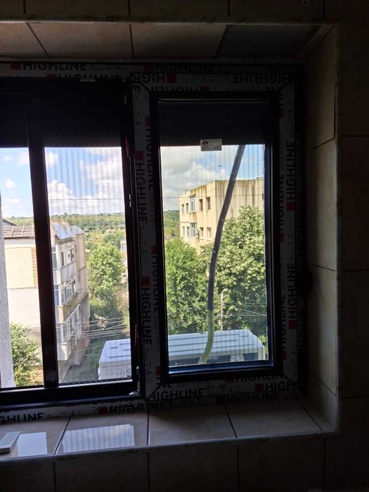 Feareastra termopan culoarea venghe.