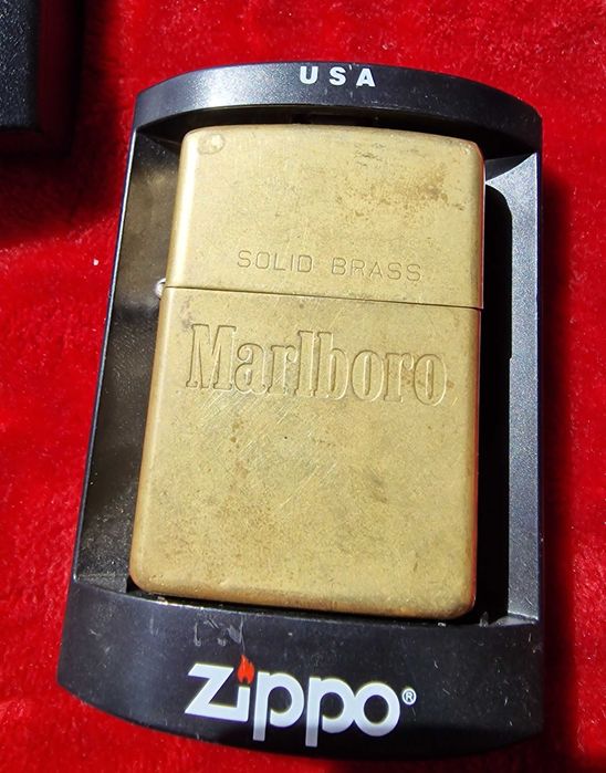 Colecție de brichete Zippo: noi și în ambalaj original, Hard Rock Love