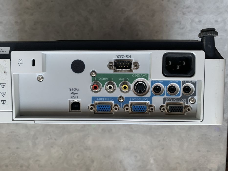 Продается отличный проетор EPSON