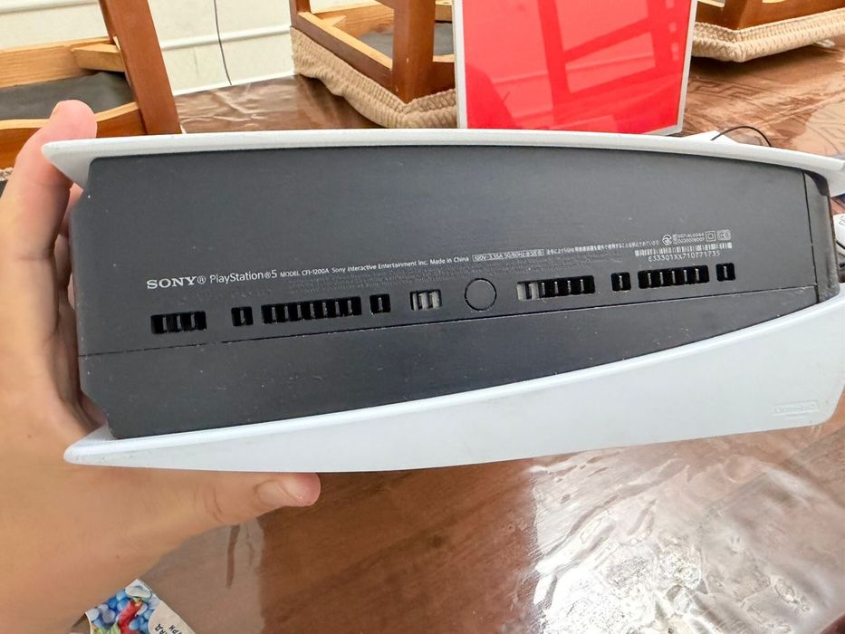 Срочно продам Sony PlayStation 5