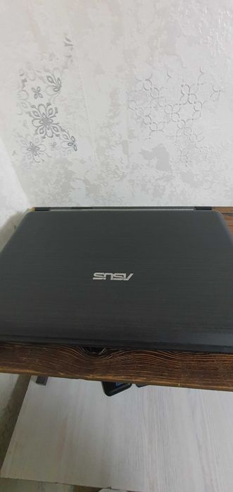 Продаю ноутбук Asus б/у