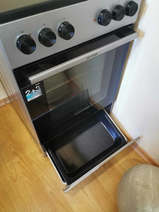 Продавам Готварска печка (ток) Gorenje GEC5A61SG, INOX , котлони- Керамични