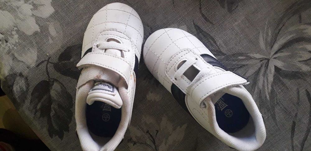 Пантофи 21 номер и маратонки Lonsdale 21,5 номер