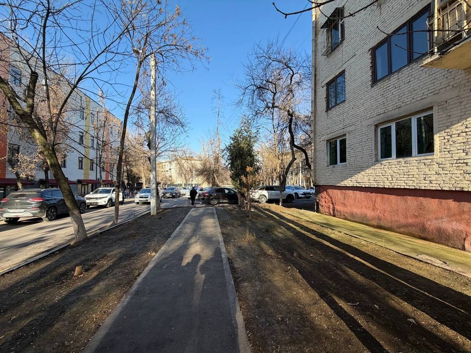 Ялангач  190 школа Торец 70м² в жилом