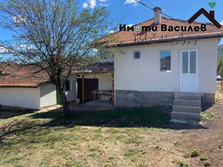 Продава КЪЩА област София, гр. Годеч с. Върбница