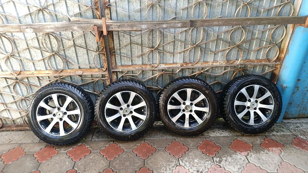 Продам зимнюю резину R14