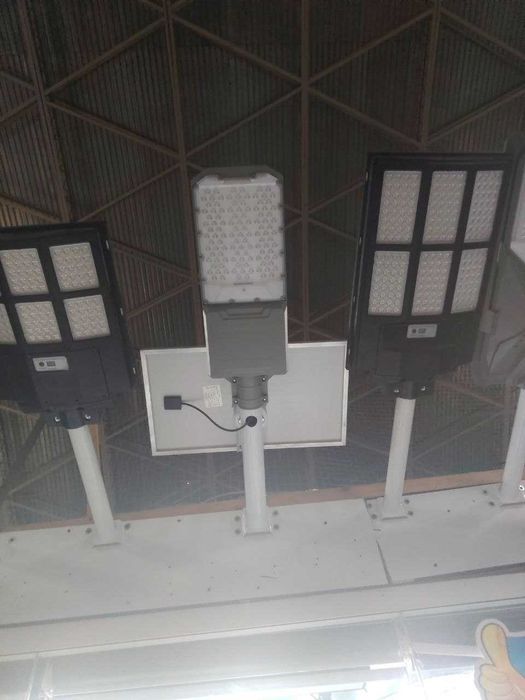 400W Quyosh batareyali ko‘cha yoritgichi