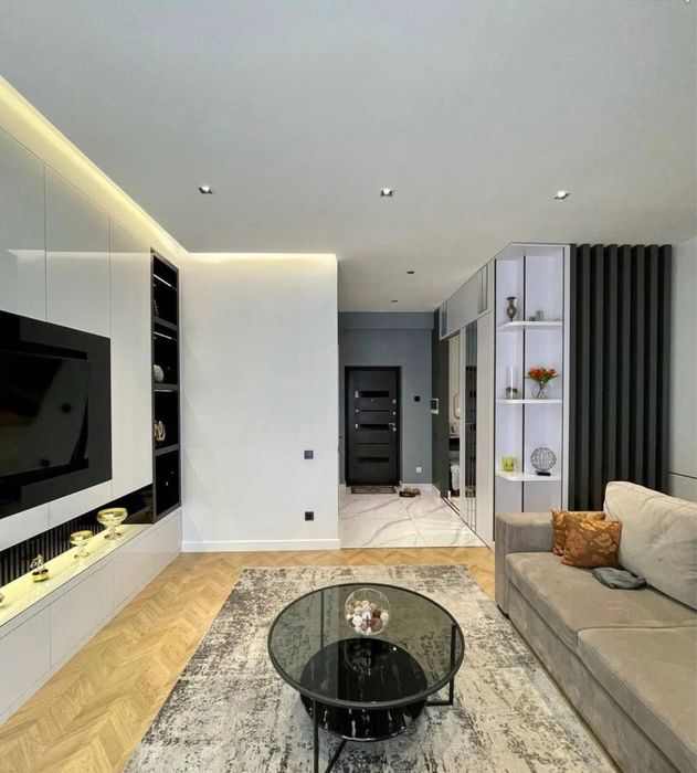 Жк Казахстан-Сдается новая квартира в престижном районе!