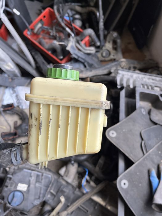 Казанче за антифриз чистачки хидравлика серво спирачки Audi Q7 4L