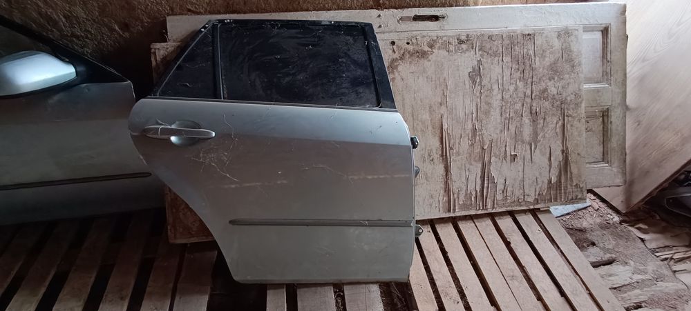 Мазда 6 комплект врати