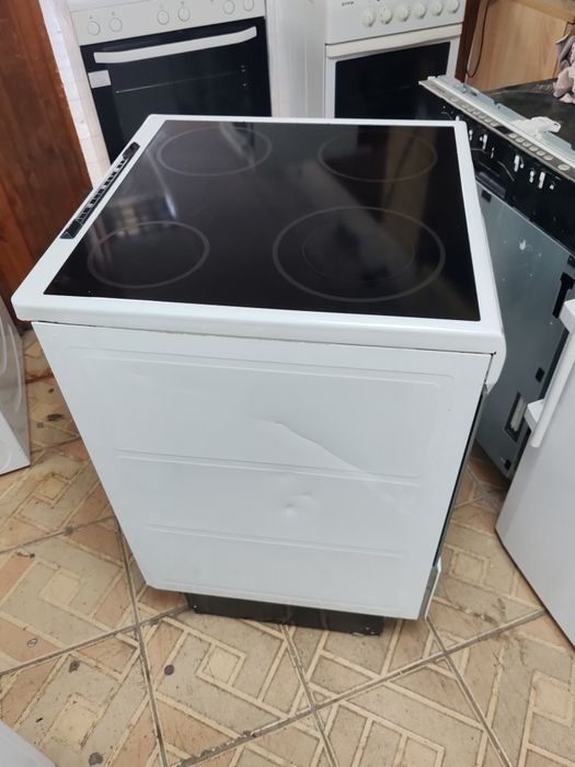 Свободно стояща печка с керамичен плот Voss Electrolux с 2години гаранция!