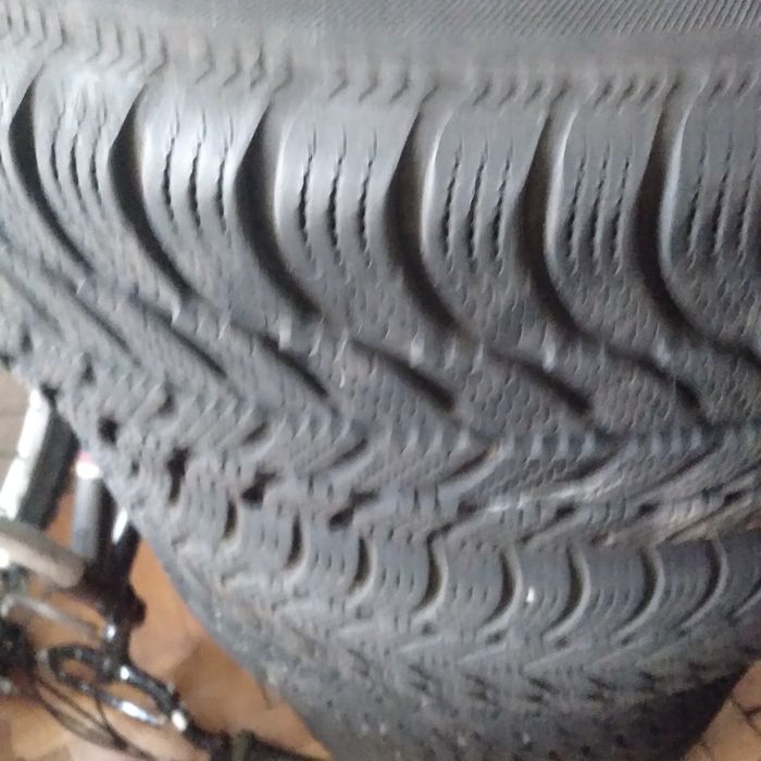 Jante pe15",cu anvelope 195/65/15, Debiça, rulate o săptămână.