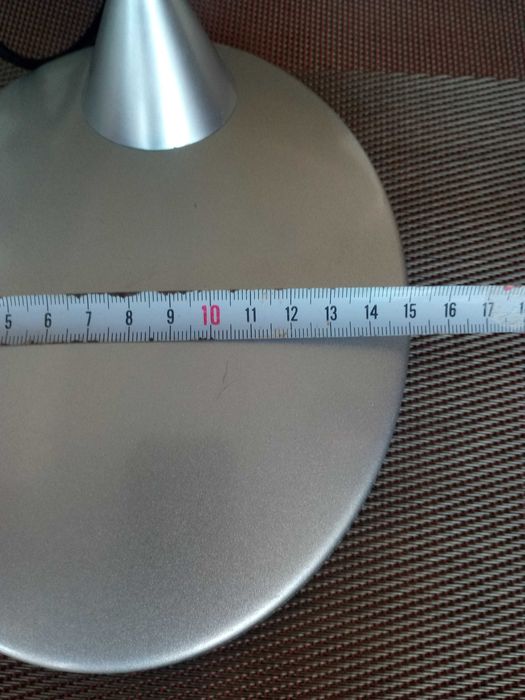 Стилна и красива ,настолналампа.