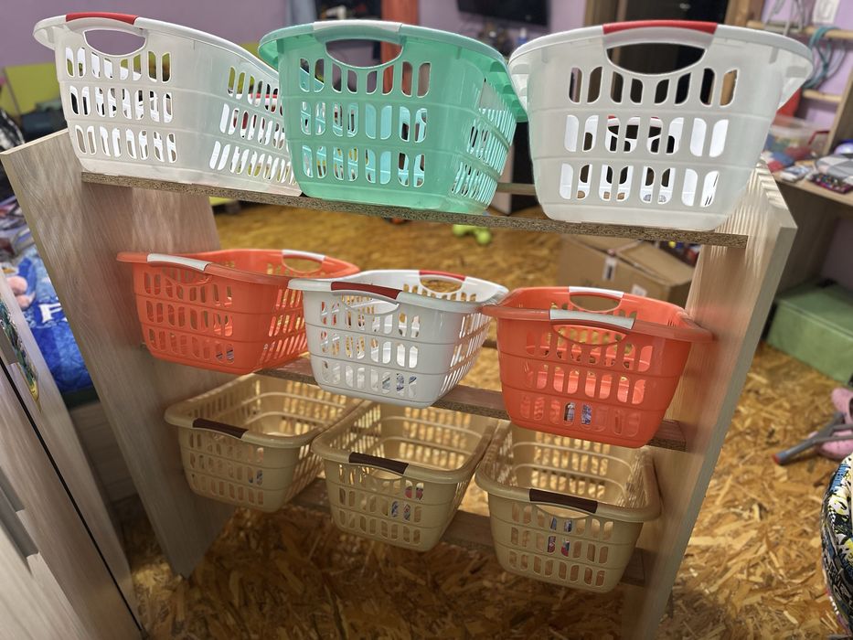 Етажерка за играчки