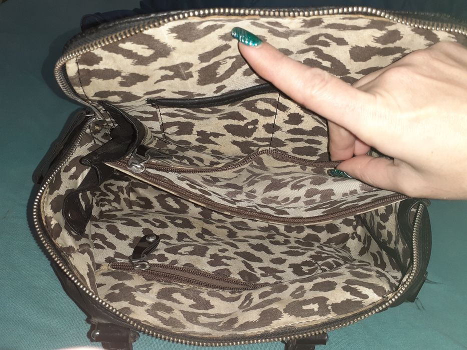 Малка черна кожена чанта