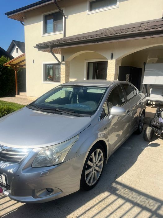 Vând Toyota Avensis