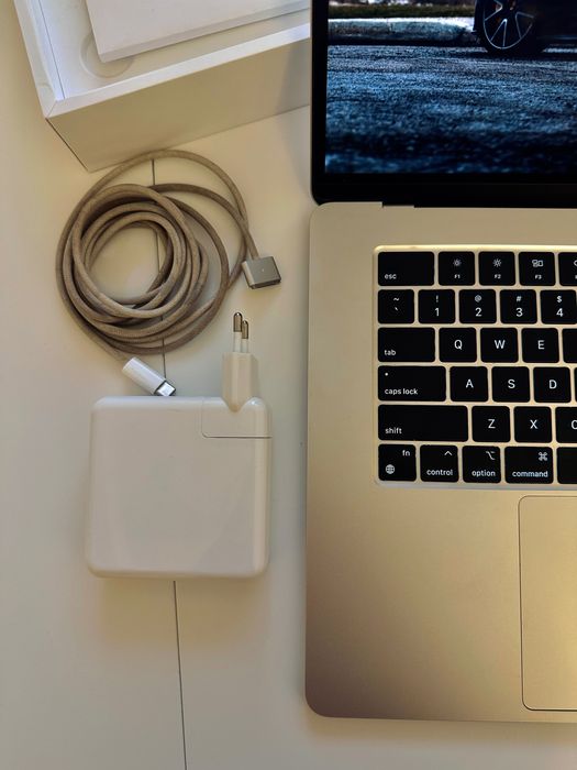 Gold Macbook Air 15 M2 512 GB