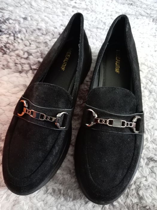 Продаю Лоферы черные