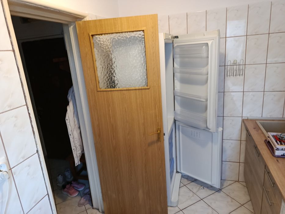 Închiriez apartament cu doua camere