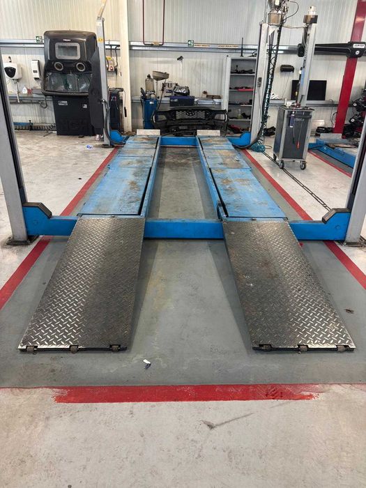 Elevator geometrie Platforma cu detector jocuri si elevator foarfeca