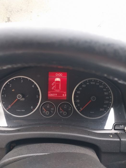 Продавам Фолксваген Тигуан на части