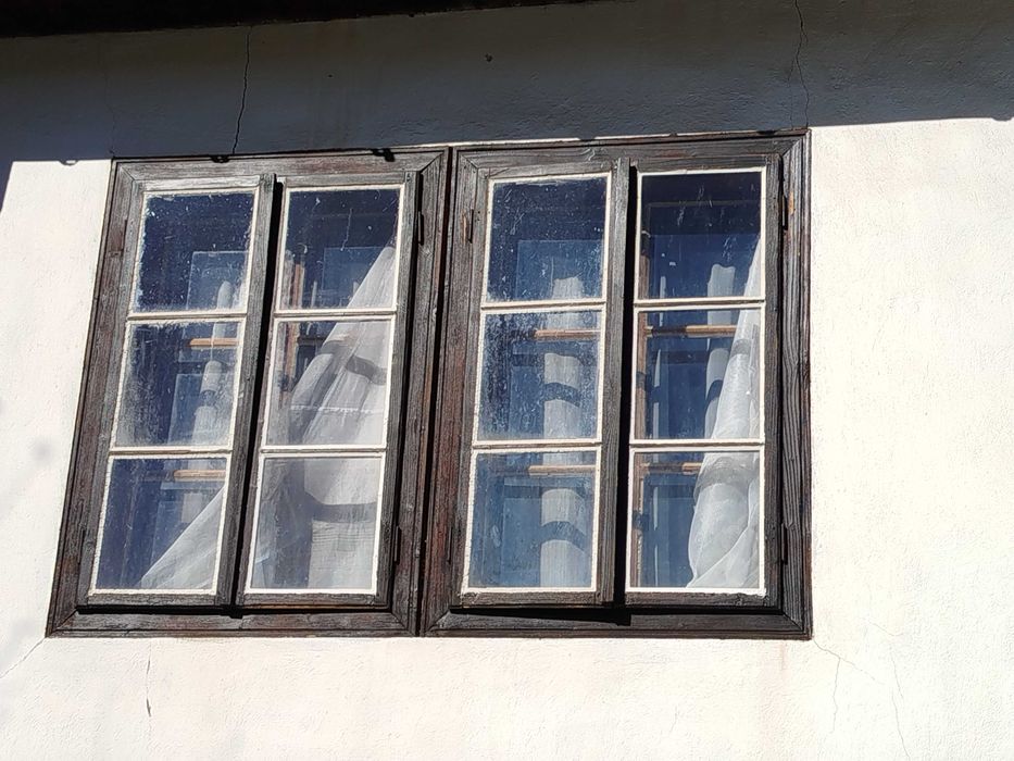 Дървена дограма с двойни прозорци, без каси, преграда за тераса.