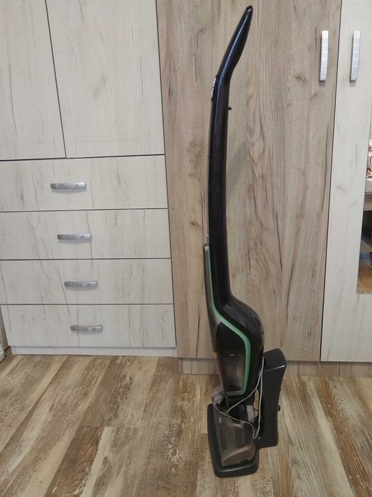 Акумолаторна прахосмукачка AEG