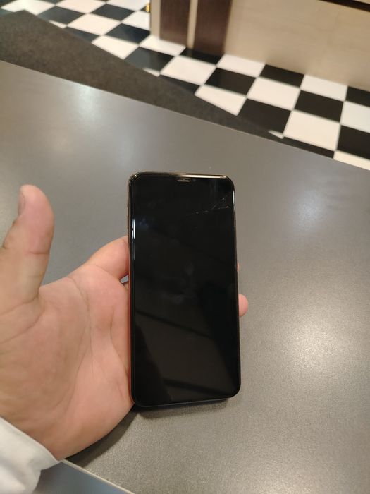 Продам телефон IPhone xs Max состояние отличное
