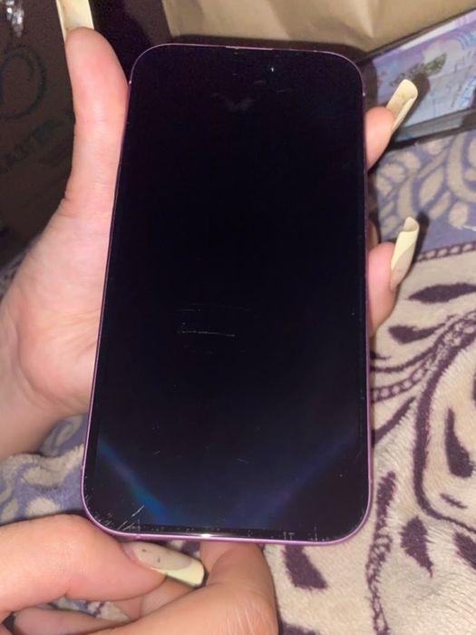 iphone 16 розовый