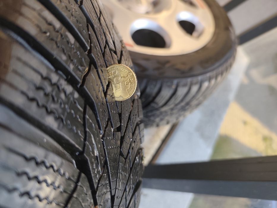 Комплект Зимни Гуми Kumho 205/55 R16 с Оригинални Алуминиеви Джанти за Audi (5x112)