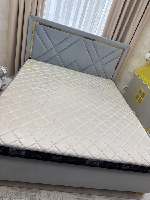 продам 2х спальную кровать