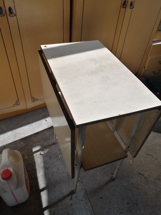 Стол трансформер, простой.