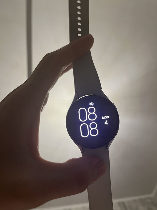 Galaxy Watch 5 44мм белого цвета