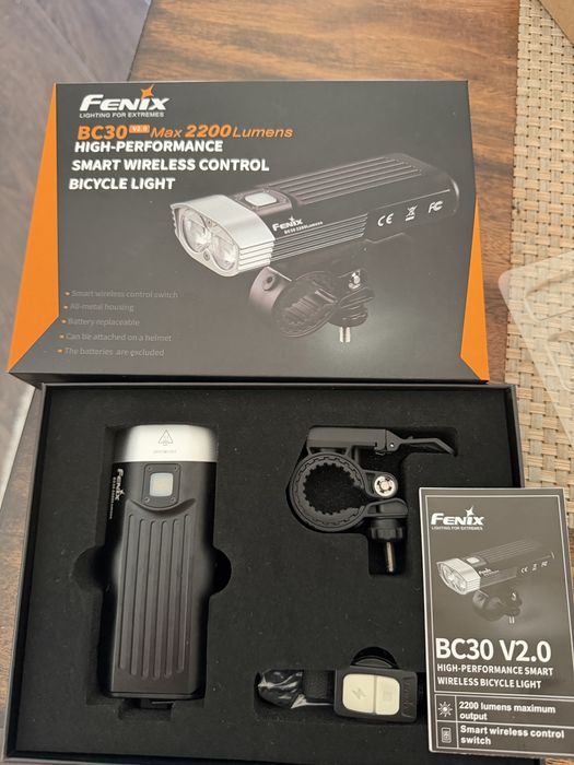 Lanterna bicicleta/trotineta FENIX BC30 V2.0 2200lumeni