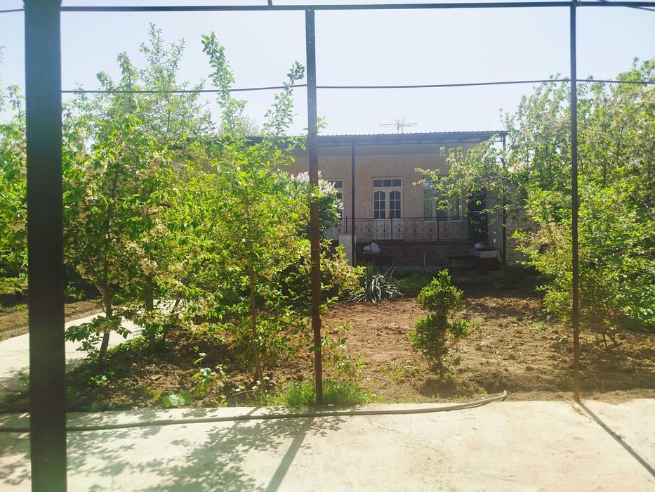 Toshkent shahri Samarqand darvozada 2-4 sotix yer maydoni